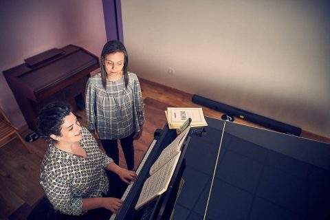 Cómo mantener tu voz en óptimas condiciones a través de una adecuada hidratación vocal